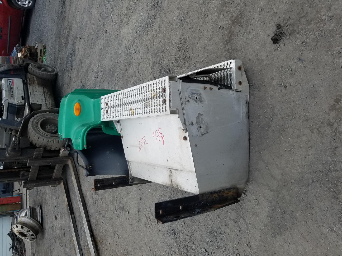 PETERBILT 386 BATTERY BOXES1523547820.jpg